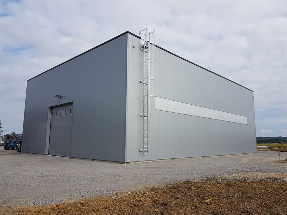 hangar avec echelle
